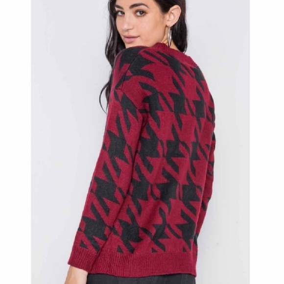 Geo Print Sweater. New Boutique. Adorable! - Picture 3 of 8